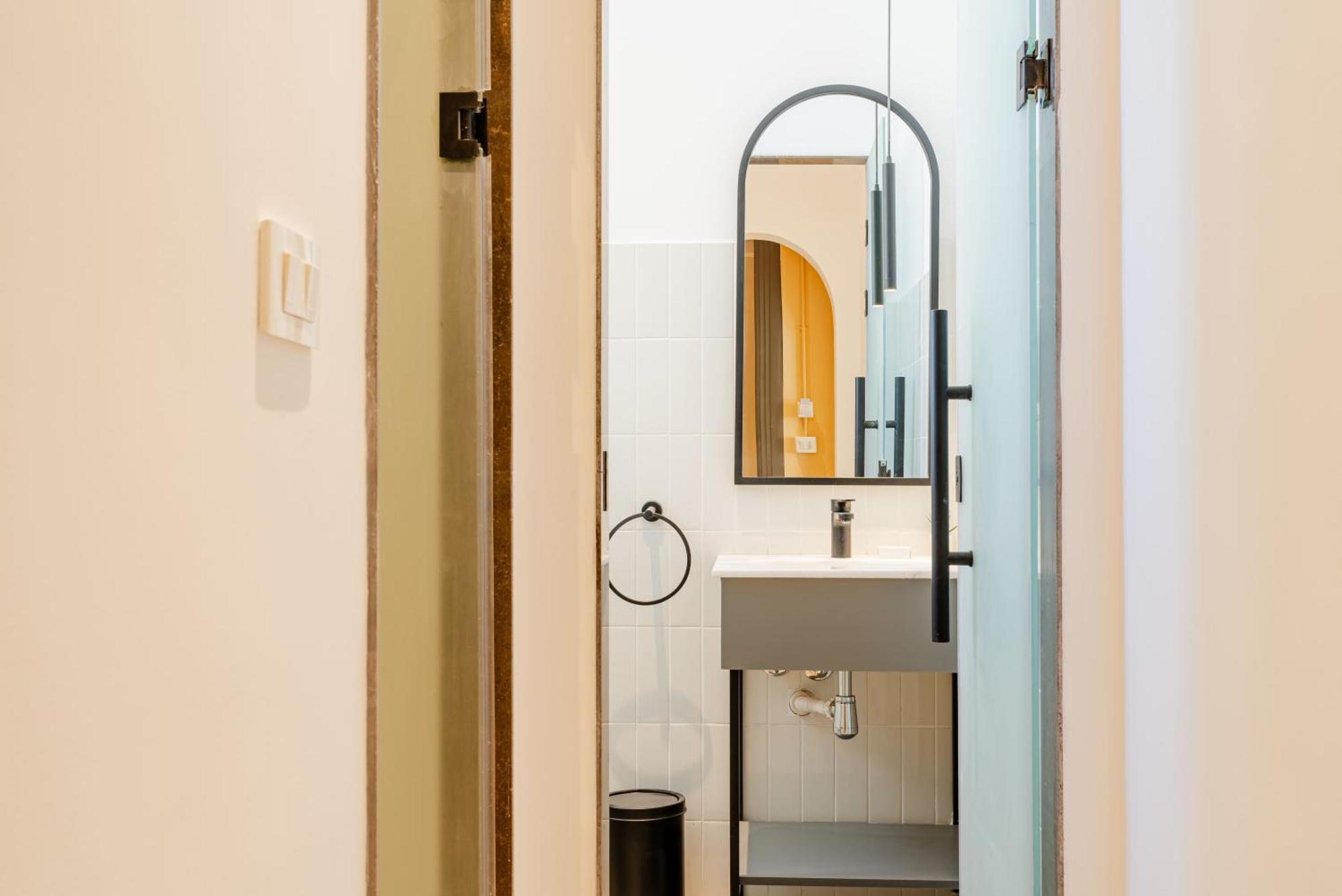 Grey L Studio Apartments Downtown Alexandria Menasce House Exterior foto
